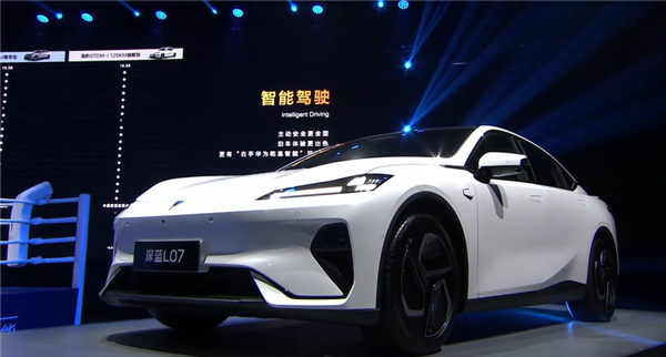 星辉平台：20万内唯一华为乾崑智驾中型轿车！深蓝L07上市：15.19万起