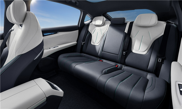 星辉平台：20万内唯一华为乾崑智驾中型轿车！深蓝L07上市：15.19万起