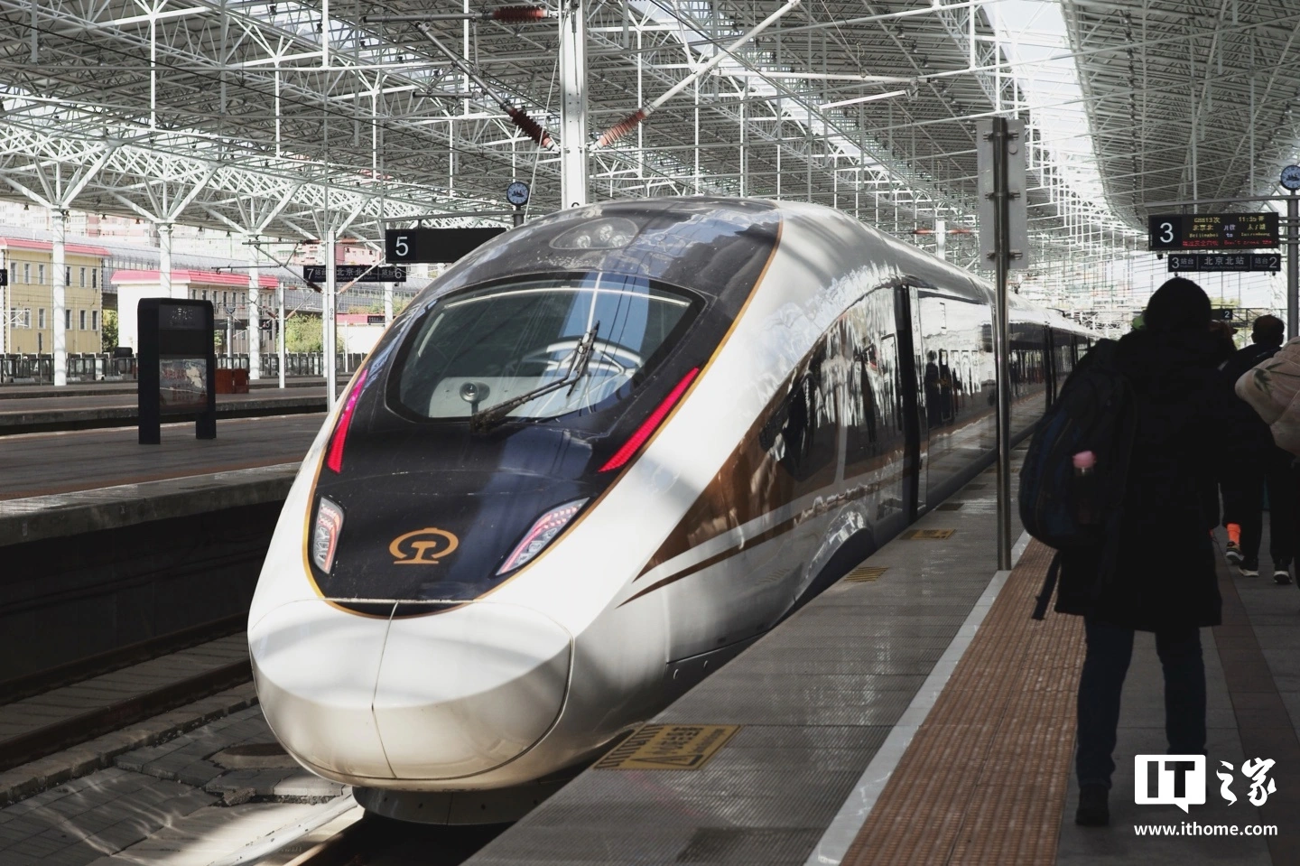 重庆时时彩：铁路 12306 回应网传可“伪装学生抢春运火车票”乘车：违规购票一经发现将予以罚款